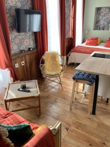 Une Maison De Famille Oloron-Sainte-Marie Eksteriør bilde